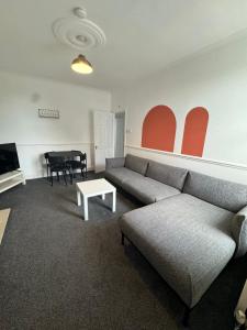 Spacious 3BR Home Sleeps 6 Comfortable & Convenient