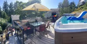 Trader Vics Tiki Bar n Grill - Extension