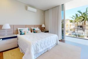 Casa Moderna 4 Suítes e Piscina