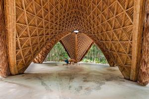 Encanto Luxe Jungle Apt 10min BeachHot TubKing