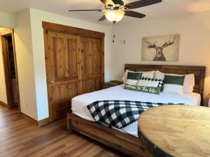 Stay at The Loose Moose Lodge 8 Near RMNP