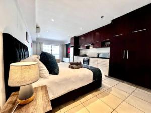 Icon NO LOAD SHEDDING Modern Studio - City