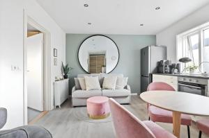 Reykjavík Center, King bed, 65" TV with Netflix