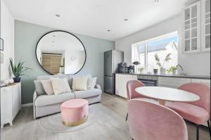 Reykjavík Center, King bed, 65" TV with Netflix