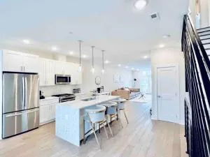 Luxurious Penthouse Private Rooftop H ST Corridor - Mount Rainier