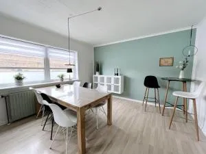 Bask In Ocean Views At Bakkastova - Leynar