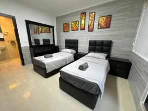 2 En-suite Rooms, Central & Garden Terrace