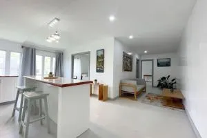 Modern 2-Bedroom Apartment Near Le Phare Bleu Marina - Lower Woburn