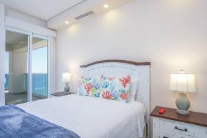 Encantame Towers 2 -Bedroom Luxury DLX Verano E905- Corner Balcony