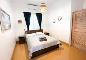 Centrally Located Beach and Restaurant Centric