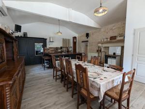 Maisons de vacances Maison familiale avec piscine privee et jardin pour 11 pers - FR-1-653-265 : photos des chambres