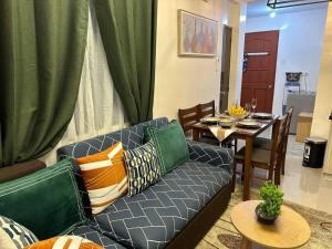 Cozy TriG Place near SM Seaside with Wifi Netflix free swimming pool & parking
