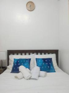Cozy TriG Place near SM Seaside with Wifi Netflix free swimming pool & parking