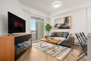 Top Rated Luxury Stay with Free Banff Access, BBQ, Netflix, Patio Dining, Sleeps 4 - Priddis