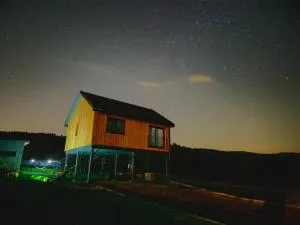 Natur House Beskidy - dom z drzewa księżycowego z SAUNĄ i BALIĄ Jacuzzi!! - Kocoń