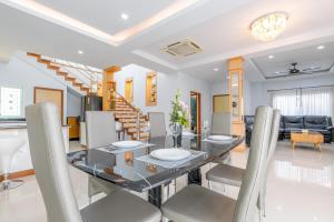 Sunflower Pool Villa Central Pattya