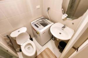 Boho Beach Vibes 2br Apt 2 in Makati