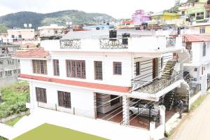 Elk Hill Palace