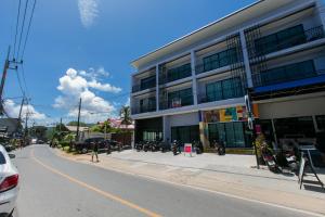 Wow Academy & Stay Soi Tai-Aed 2A