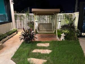 浪漫花园的两卧民宿 独立庭院 近mrt 3