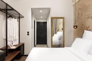 Anise Aluma Athens, Tapestry Collection by Hilton