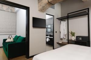 Anise Aluma Athens, Tapestry Collection by Hilton