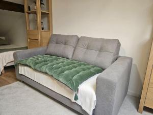 Studio proximité gare ligne H