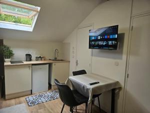 Studio proximité gare ligne H