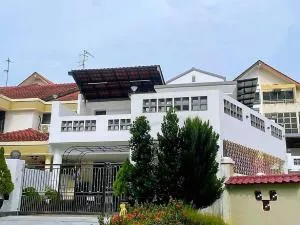 Corner Lots 4-5BR Austin 10mins 17pax Event BBQ - Kampong Bukit Lintang