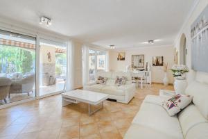 Villa with private pool and beautiful garden