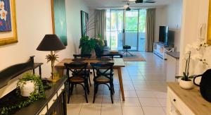 Strand to Stadium - Perfect central location in Townsville City