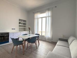 Appartamento Elegante in Villa Storica sul Mare