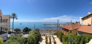 Appartamento Elegante in Villa Storica sul Mare