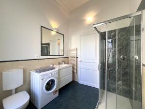 Appartamento Elegante in Villa Storica sul Mare