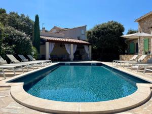 Villas L'Oustau de la Colline - Villa avec piscine privee chauffee 12 personnes au coeur du Luberon : photos des chambres