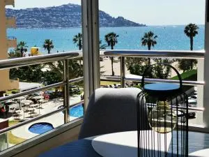 Spacieux Appartement Rose front mer et piscine - El Grao