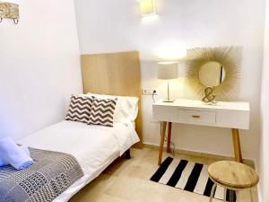 Beach, Parking, Wifi for 5 people!!