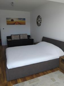 Coresi Luxury Sinuhe Residents Studio for 4