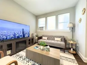 Modern 2BR, Ideal Location Near Local Spots - Lincolnwood