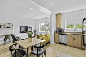 Stylish 2 Bedroom Haven by Jean Talon Market