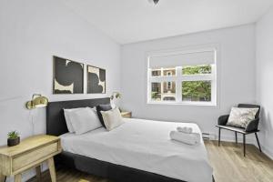 Stylish 2 Bedroom Haven by Jean Talon Market