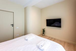 Sky suite Near center