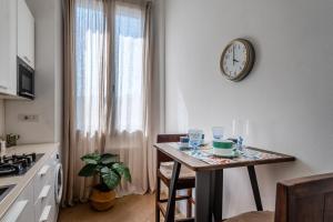 Luminoso bilocale in zona Navigli, vicino metro M2