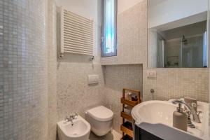 Luminoso bilocale in zona Navigli, vicino metro M2