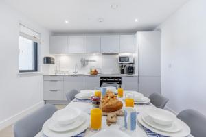 8 Middlecombe - Luxury Apartment at Byron Woolacombe, only 4 minute walk to Woolacombe Beach!