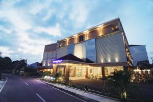 Phòng Hai Giường Đơn Loại Sang (Deluxe Twin Room)