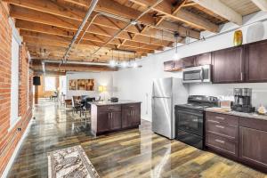 Stylish Chic Retreat at Lafayette Lofts apts