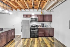 Stylish Chic Retreat at Lafayette Lofts apts