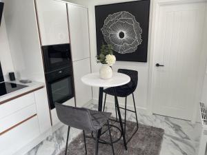 Modern-luxury 1bedroom-EnsuiteBathroom-Garden-Wifi