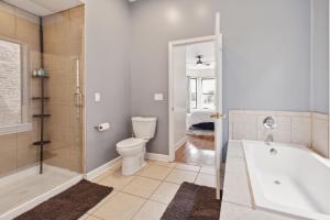 Apartment Near Downtown & UChicago condo
